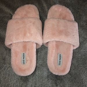 Steve Madden pink fuzzy platform slippers